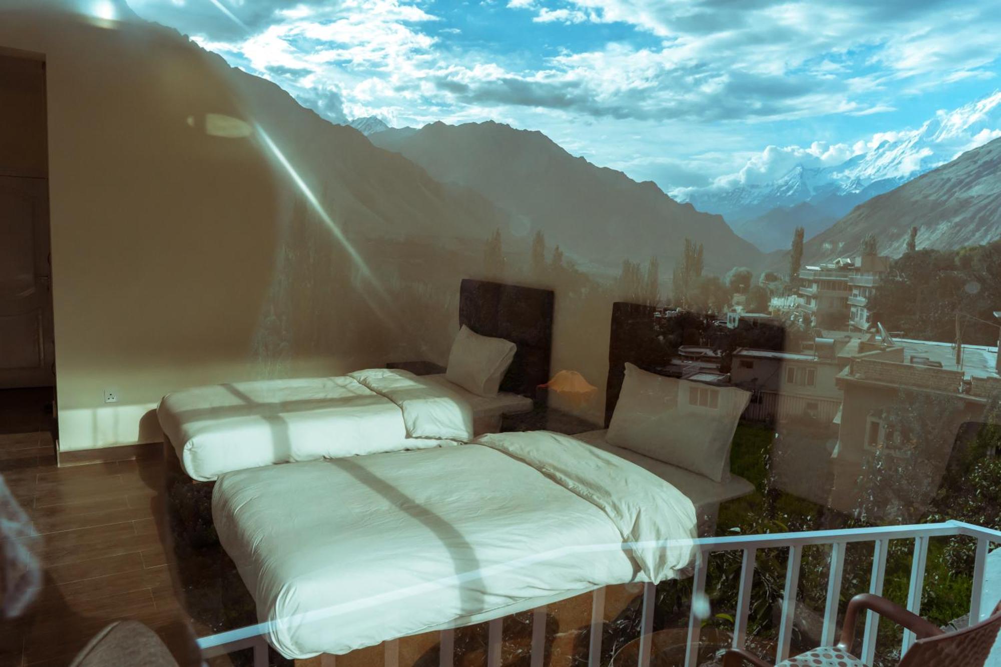Karimabad  Hilltop Hotel, Hunza מראה חיצוני תמונה