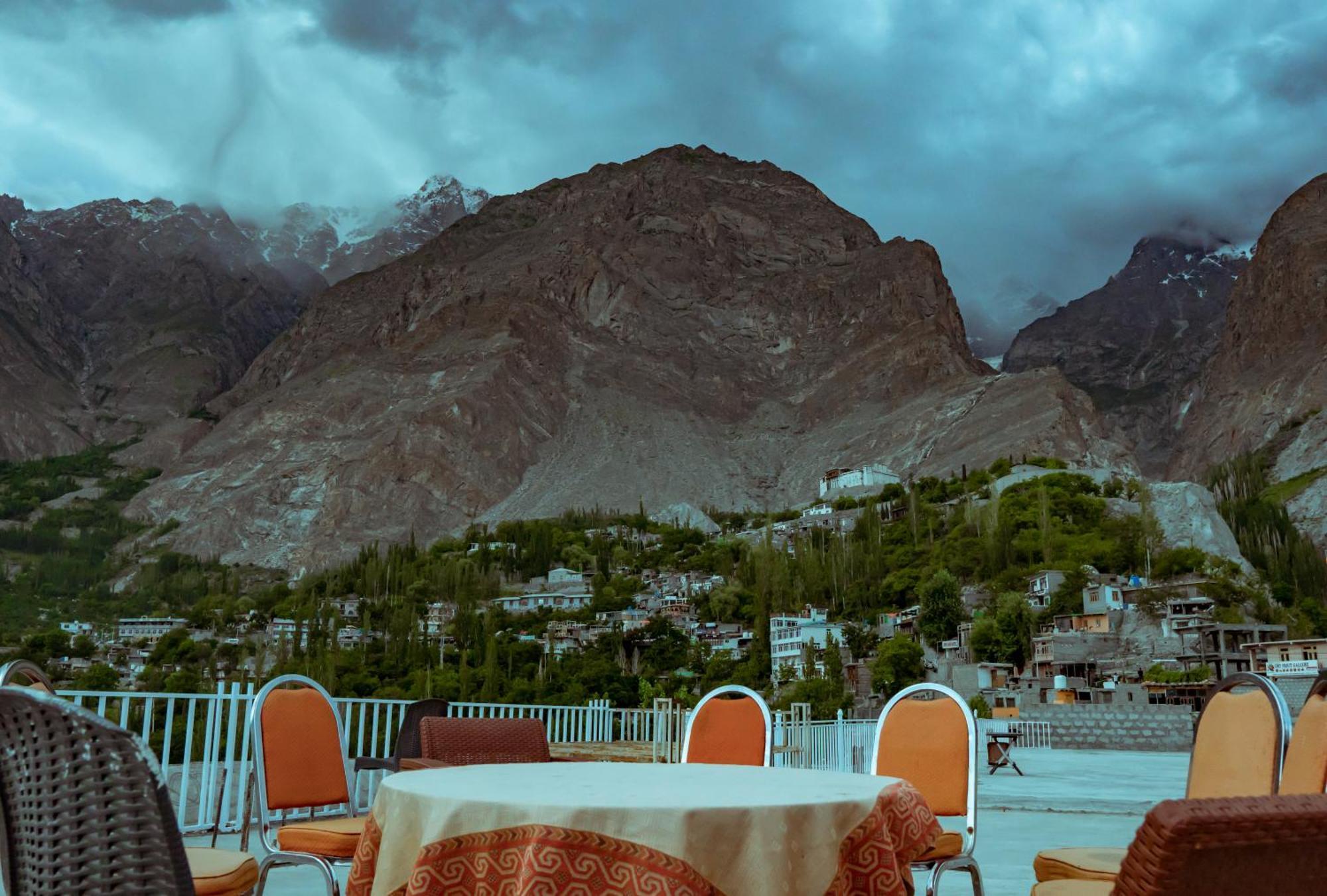 Karimabad  Hilltop Hotel, Hunza מראה חיצוני תמונה