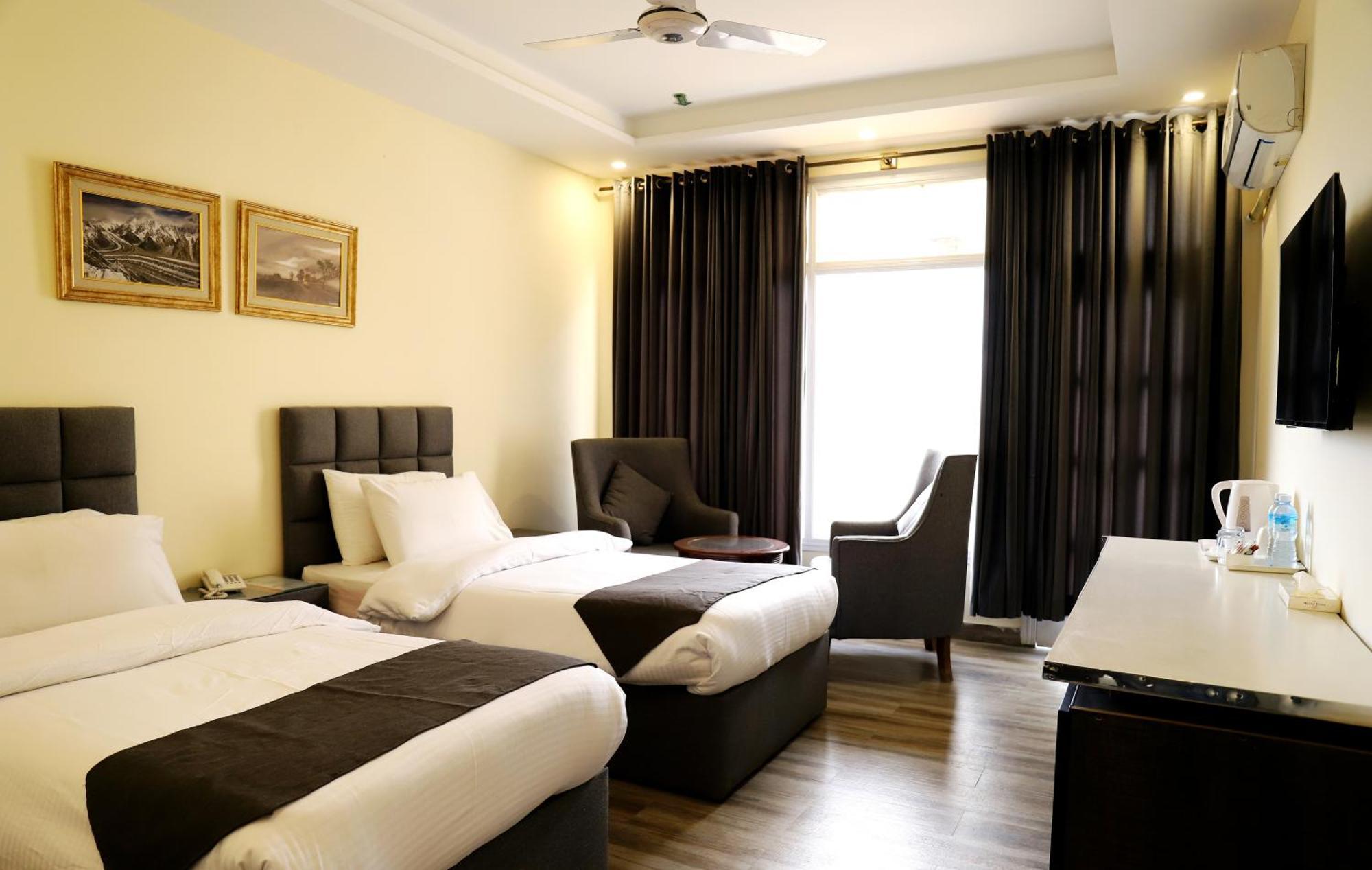 Karimabad  Hilltop Hotel, Hunza מראה חיצוני תמונה