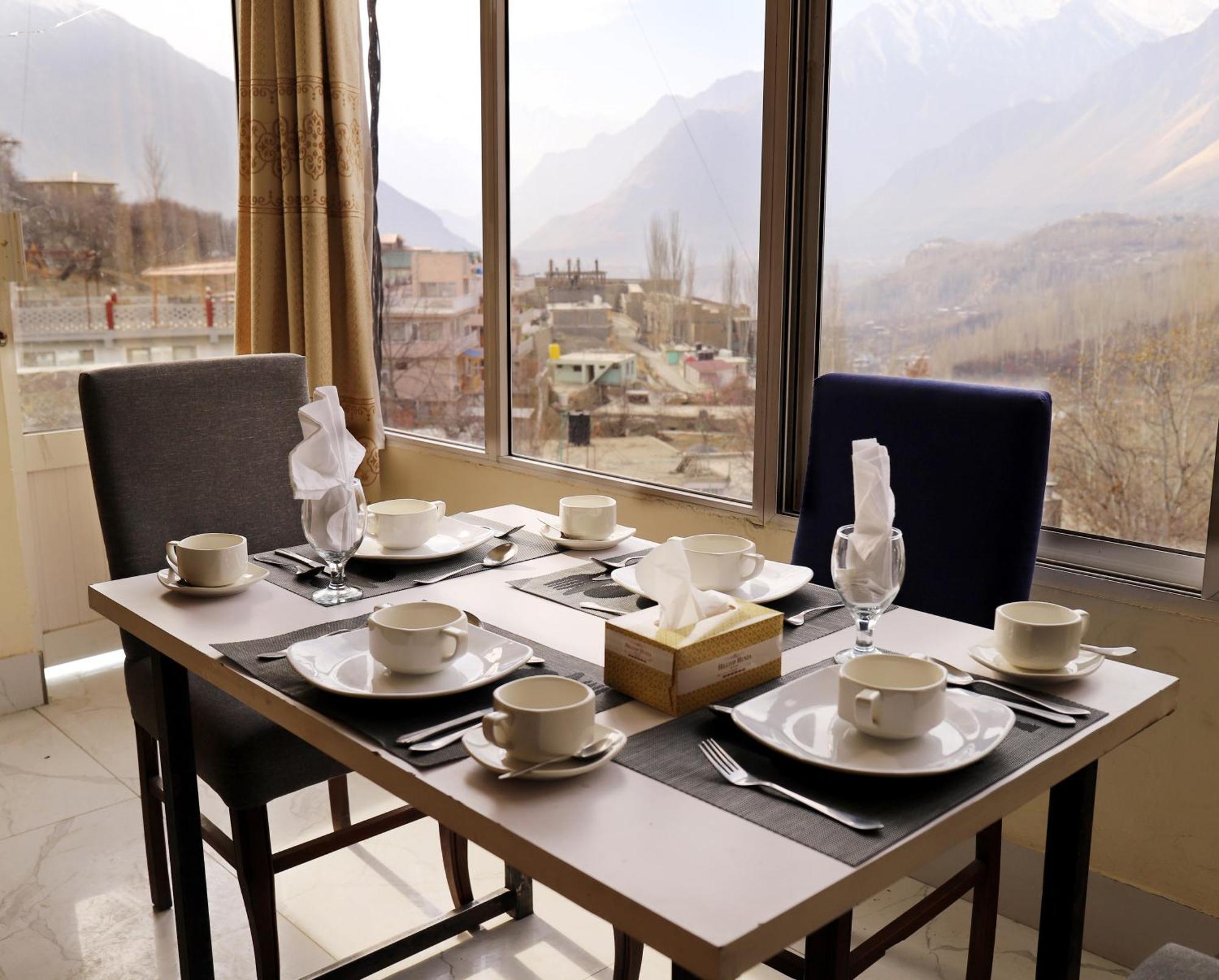 Karimabad  Hilltop Hotel, Hunza מראה חיצוני תמונה